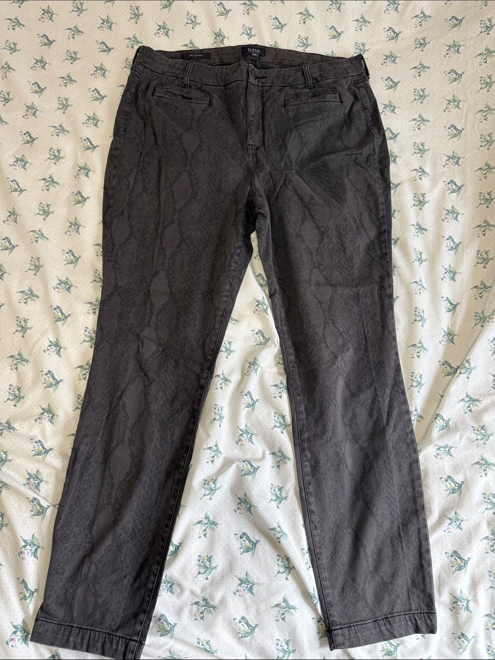 NYDJ Women's Charcoal Gray Snake-Print Pants